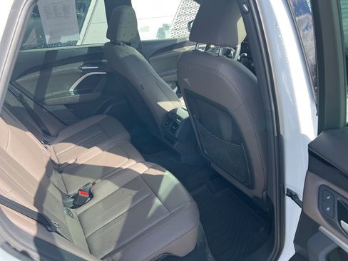 Used 2025 Audi Q5 Premium w/ Convenience Package image 63
