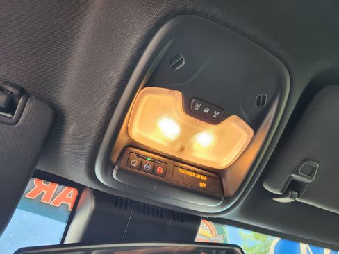 Used 2024 Chevrolet Colorado Trail Boss w/ Technology Package AWD/4WD image 29