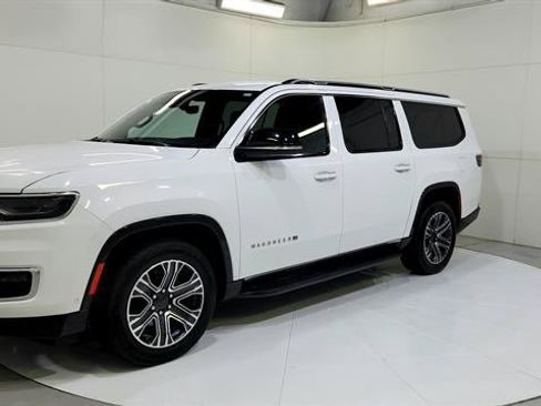 Used 2024 Jeep Wagoneer L Series II RWD image 3