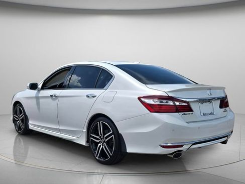 Used 2017 Honda Accord Touring image 7