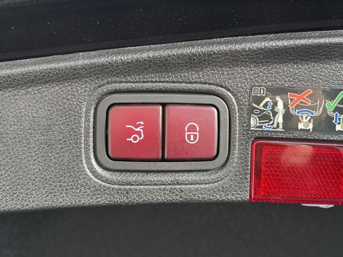 Used 2023 Mercedes-Benz C 300 image 7