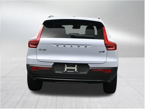 Used 2024 Volvo XC40 B5 Plus w/ Climate Package AWD/4WD image 4