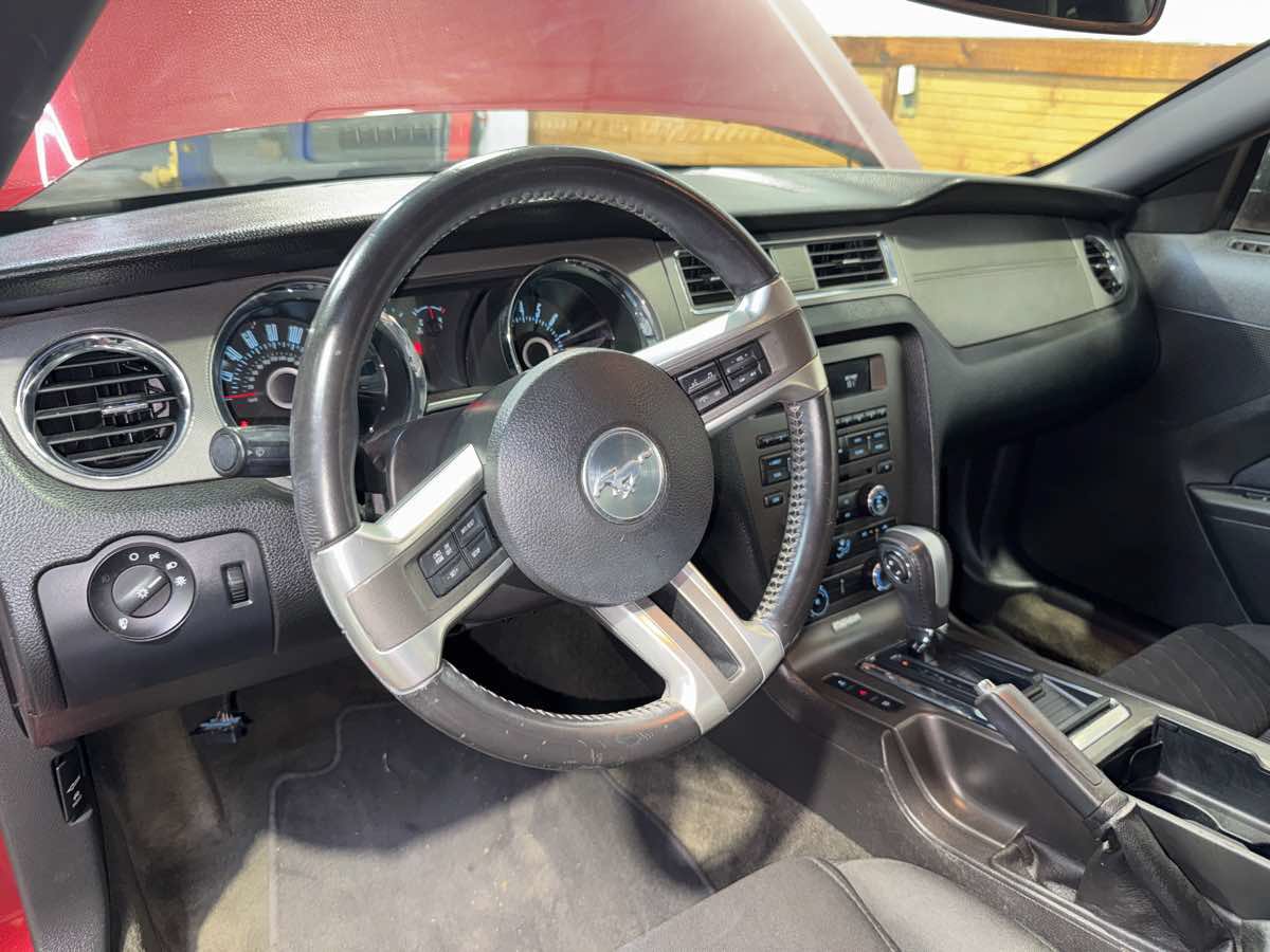 Used 2013 Ford Mustang Coupe RWD image 15