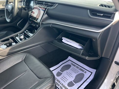 Used 2022 Jeep Grand Cherokee Limited image 32