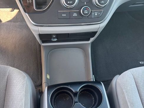 Used 2015 Toyota Sienna LE FWD image 11