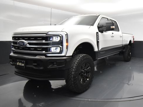 Used 2025 Ford F350 King Ranch w/ FX4 Off-Road Package AWD/4WD image 2