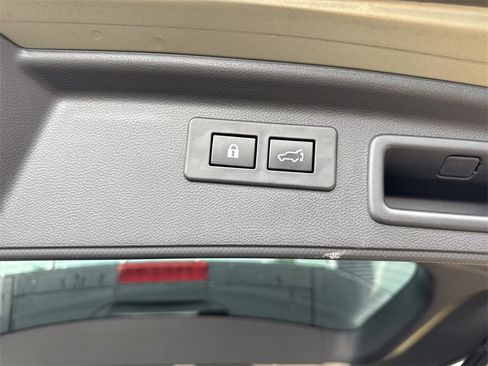 Certified 2023 Subaru Forester Limited image 33