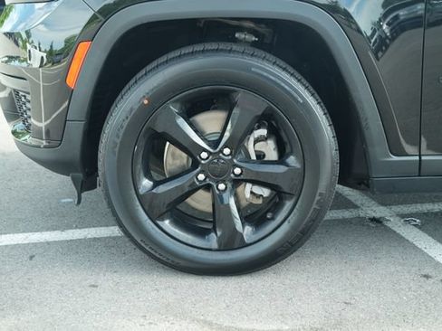 Used 2021 Jeep Grand Cherokee L Laredo AWD/4WD image 11