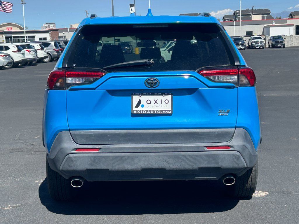 Used 2021 Toyota RAV4 XLE AWD/4WD image 5