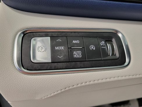 Used 2025 Buick Enclave Avenir w/ Super Cruise Package AWD/4WD image 10