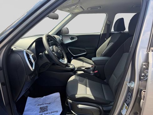 Used 2025 Kia Soul LX w/ LX Technology Package FWD image 15