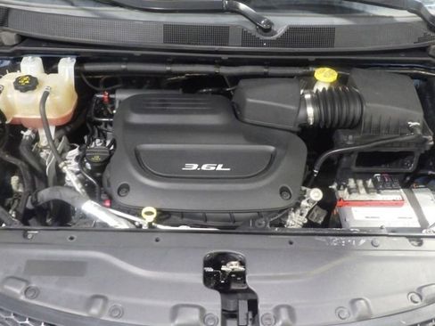 Used 2017 Chrysler Pacifica Limited image 10