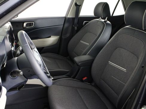 Certified 2024 Hyundai Venue Limited FWD image 20