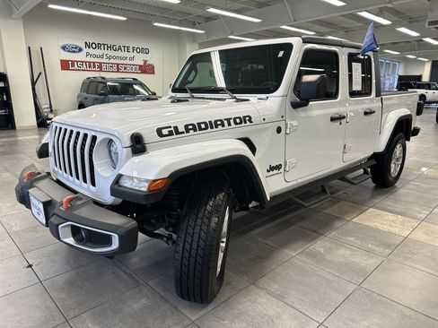 Used 2023 Jeep Gladiator Sport image 16