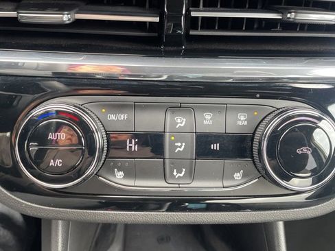 Used 2025 Buick Envista Sport Touring image 25