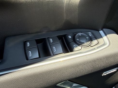 Used 2025 Chevrolet Silverado 1500 LTZ AWD/4WD image 15