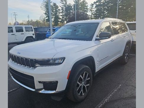 Used 2023 Jeep Grand Cherokee L Limited AWD/4WD image 1