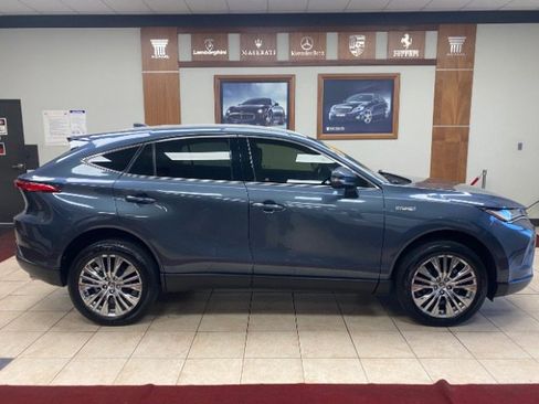 Used 2021 Toyota Venza Limited w/ Advanced Technology Package AWD/4WD image 7
