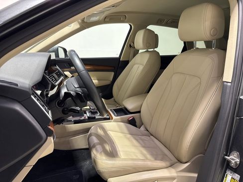 Used 2022 Audi Q5 2.0T Premium w/ Convenience Package image 11