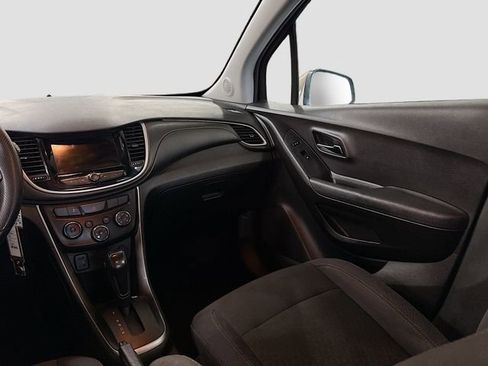 Used 2018 Chevrolet Trax LS image 22
