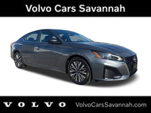 Used 2024 Nissan Altima 2.5 SV image 2