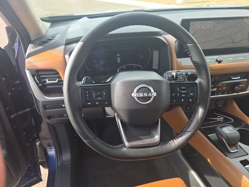 Used 2025 Nissan Rogue Platinum w/ Tech Package image 14