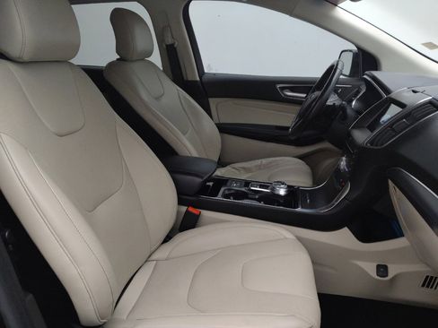 Used 2019 Ford Edge Titanium w/ Equipment Group 301A AWD/4WD image 21