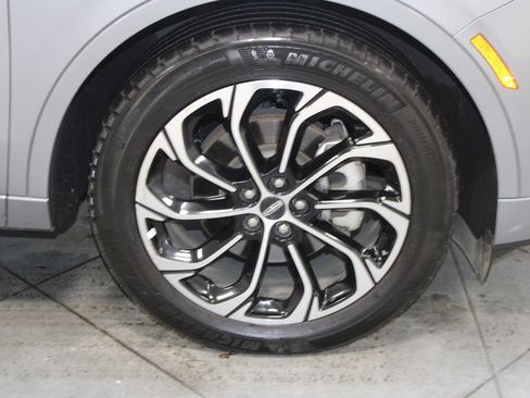 Used 2024 Lincoln Nautilus Reserve image 13