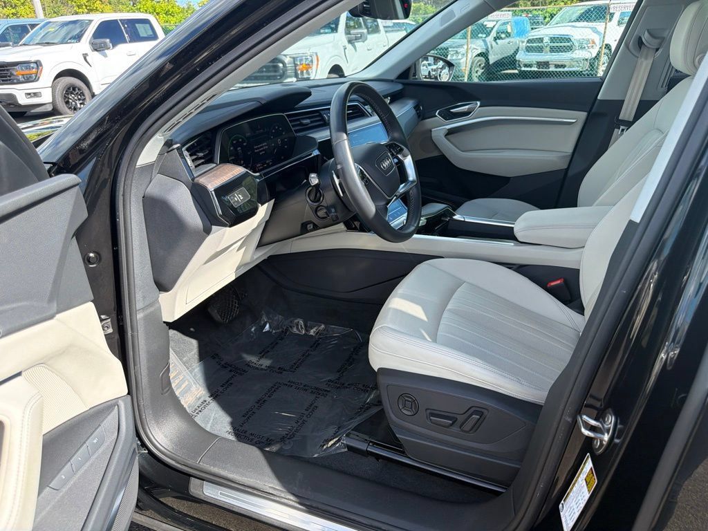 Used 2024 Audi Q8 e-tron Premium Plus w/ Premium Plus Package AWD/4WD image 11