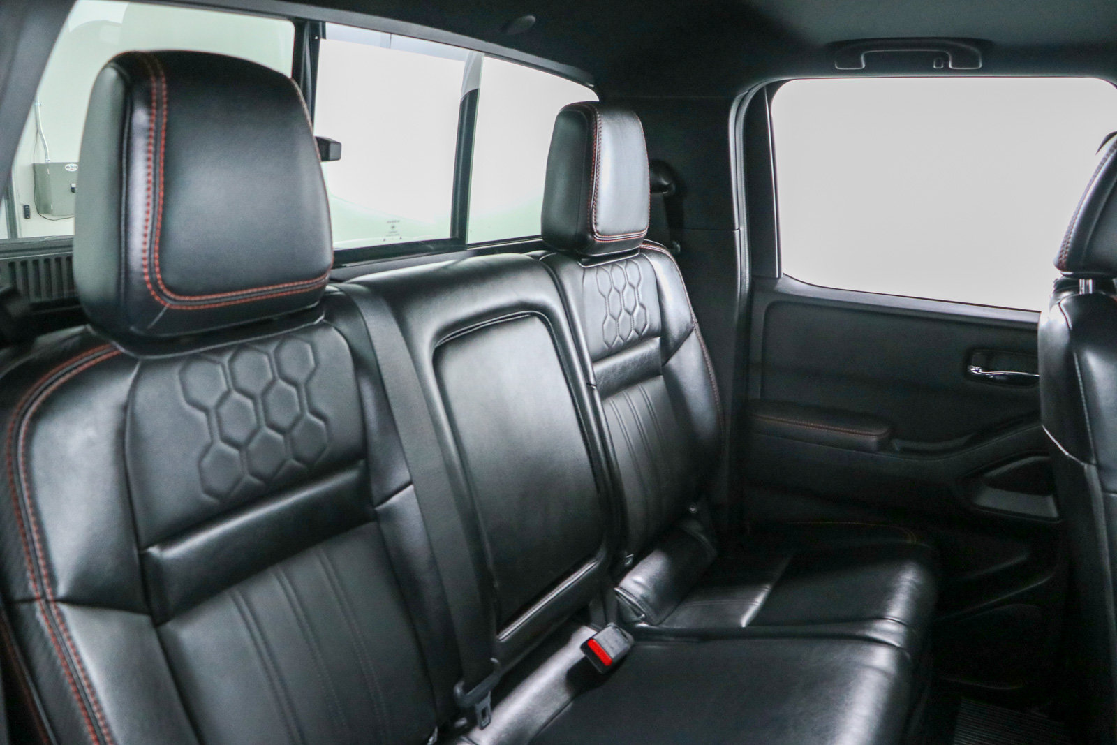 Used 2023 Nissan Frontier PRO-4X w/ Pro-4X Premium Package AWD/4WD image 31