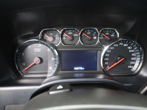 Used 2018 Chevrolet Silverado 1500 LT w/ LT Eassist Package AWD/4WD image 10