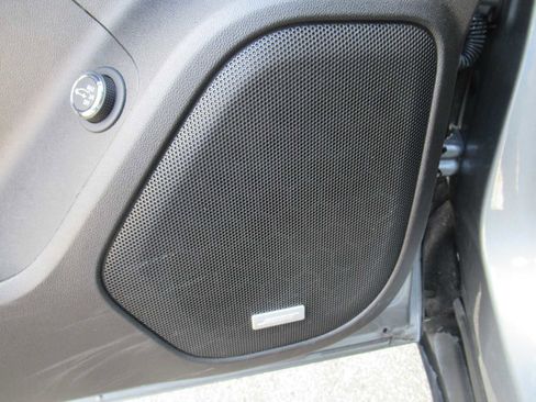 Used 2023 GMC Acadia SLT image 19