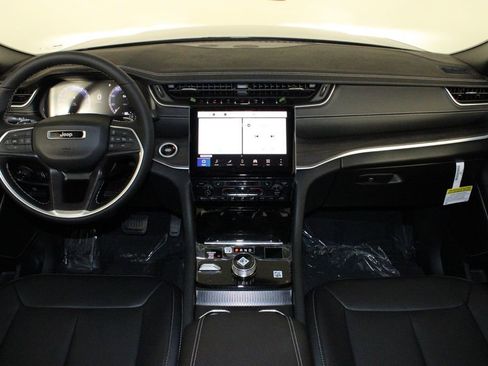 New 2025 Jeep Grand Cherokee L Limited w/ Black Appearance Package image 34