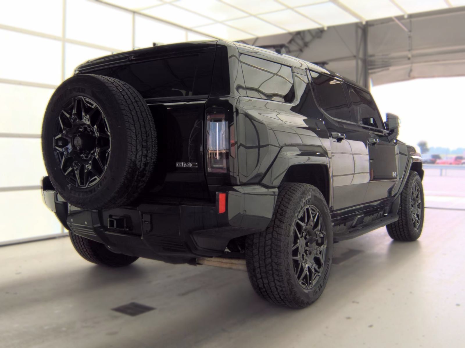 Used 2024 GMC Hummer EV 3X w/ LPO, Illumination Package AWD/4WD image 2