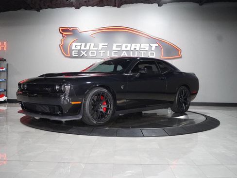 Used 2015 Dodge Challenger SRT Hellcat image 1