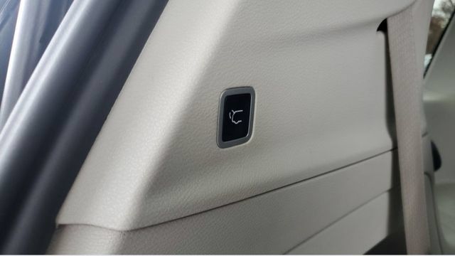 Used 2024 Chrysler Pacifica Touring-L FWD image 26