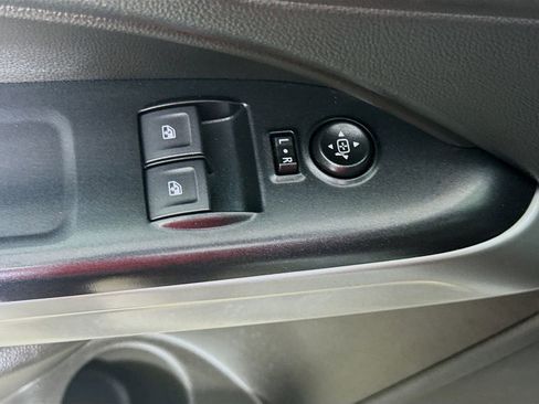 Used 2022 Chevrolet Colorado LT w/ Fleet Safety Package image 18