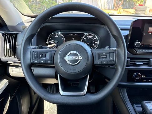 Used 2024 Nissan Pathfinder S AWD/4WD image 19