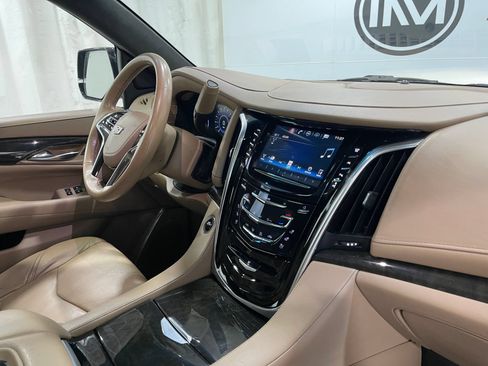 Used 2019 Cadillac Escalade Platinum AWD/4WD image 22