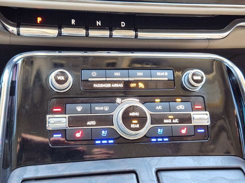 Used 2022 Lincoln Navigator 4WD image 20
