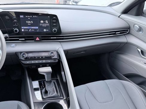 Used 2022 Hyundai Elantra SEL w/ Convenience + Premium Package FWD image 19