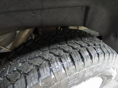 Used 2022 GMC Sierra 2500 SLE w/ SLE Value Package; image 29