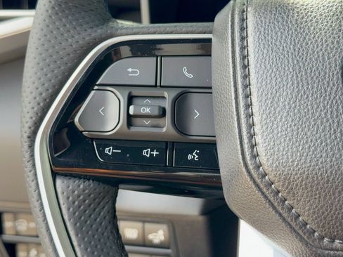 Used 2025 Toyota Sequoia Platinum AWD/4WD image 17