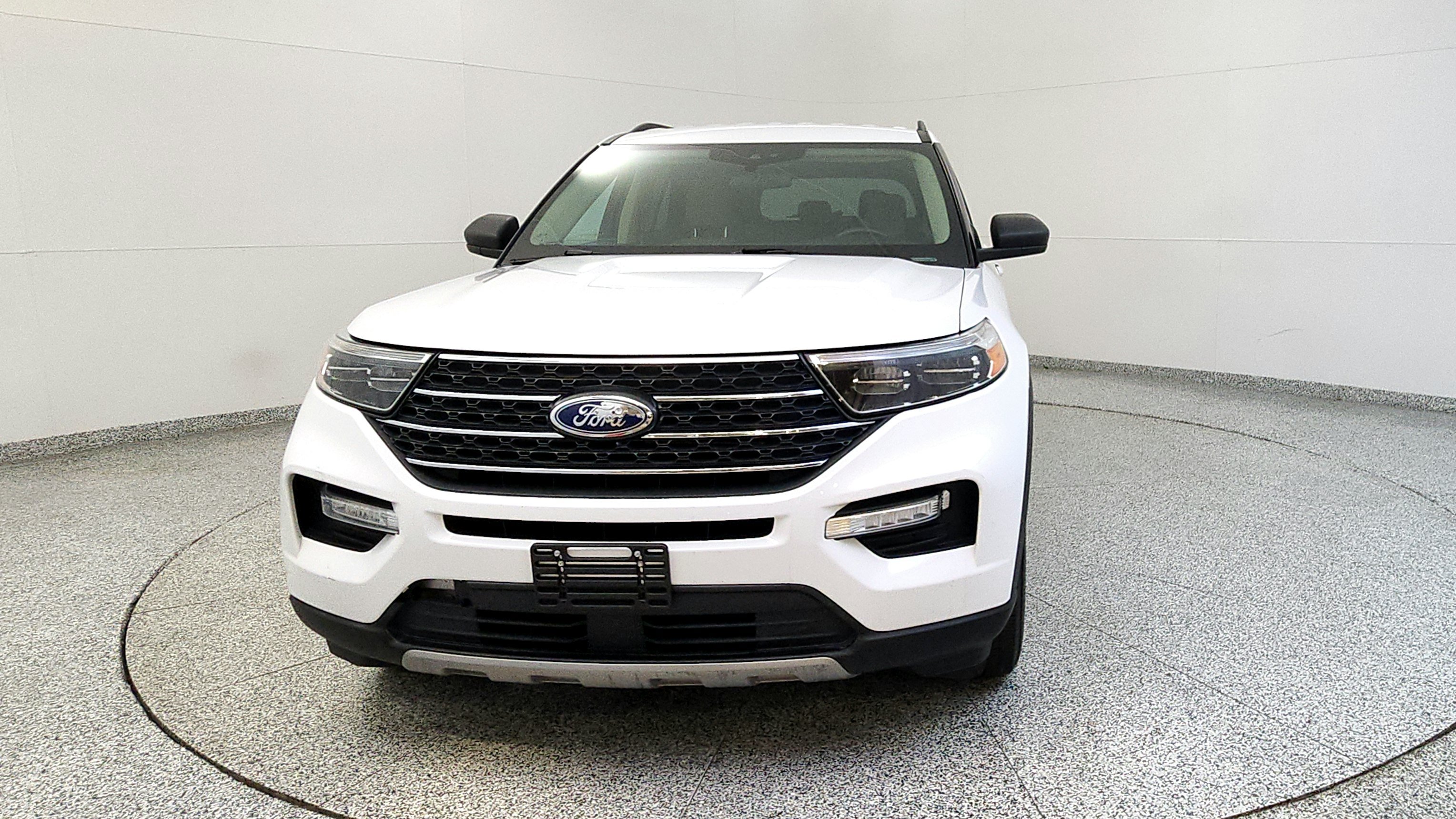 Used 2023 Ford Explorer XLT w/ Equipment Group 202A AWD/4WD image 2