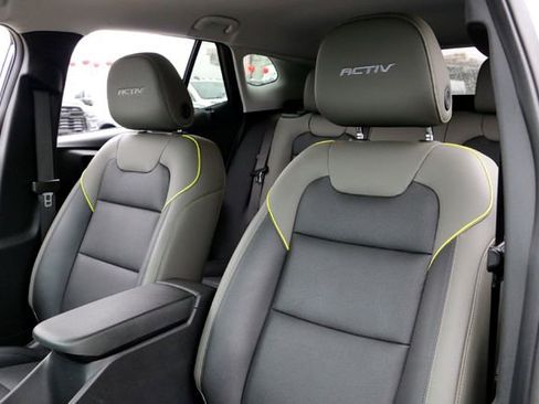 Used 2025 Chevrolet Trax ACTIV w/ Driver Confidence Package FWD image 11