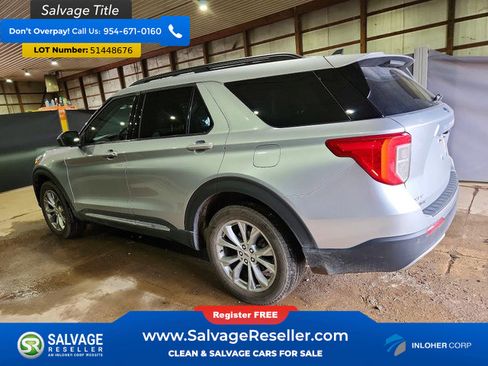 Used 2022 Ford Explorer XLT w/ Equipment Group 202A AWD/4WD image 3