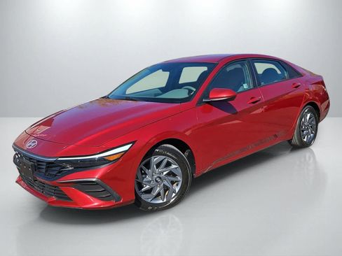Used 2024 Hyundai Elantra SEL FWD image 1