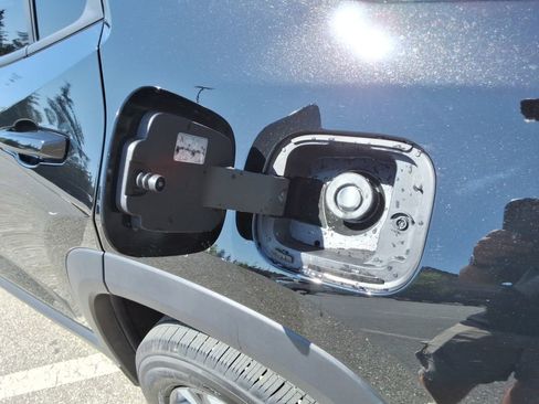 Certified 2025 Chevrolet Equinox LT image 12