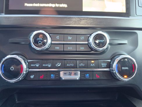Used 2023 Ford F350 Lariat w/ Lariat Ultimate Package AWD/4WD image 25