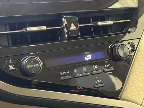 Used 2022 Toyota Camry XLE image 37